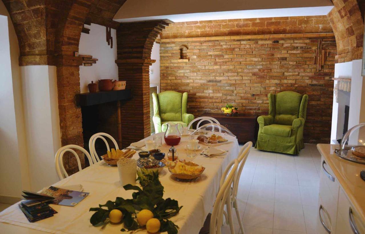 Beb Cornelia Bed and Breakfast Atri Exteriör bild