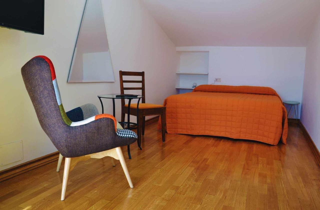 Beb Cornelia Bed and Breakfast Atri Exteriör bild